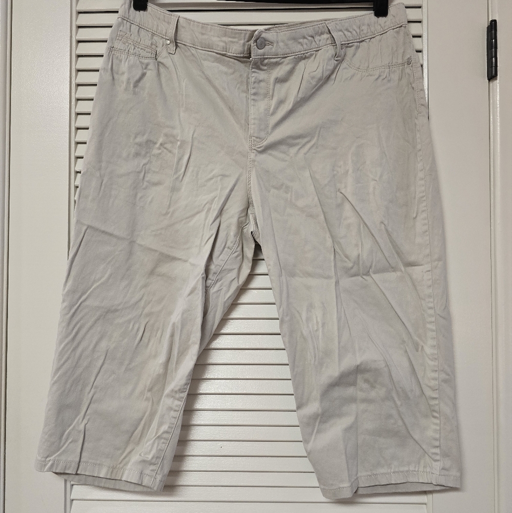 Gloria Vanderbilt - (Plus-Size) Classic Lightweight Capri Cropped Pants